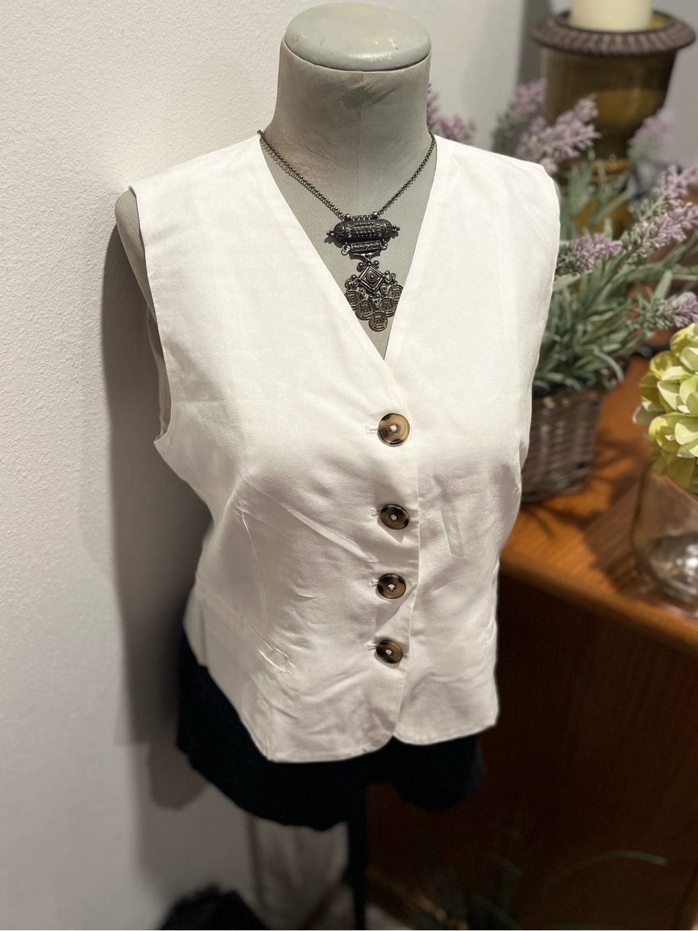 Women’s White Vest Size Small